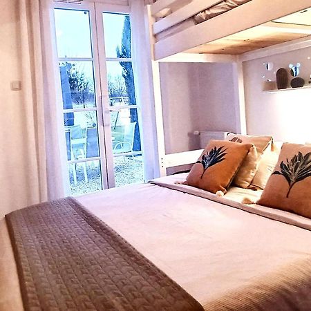 Luminary Night Suite Монтеврен Екстериор снимка