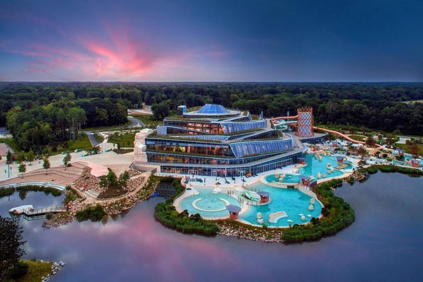 Luminary Night Suite Монтеврен Екстериор снимка