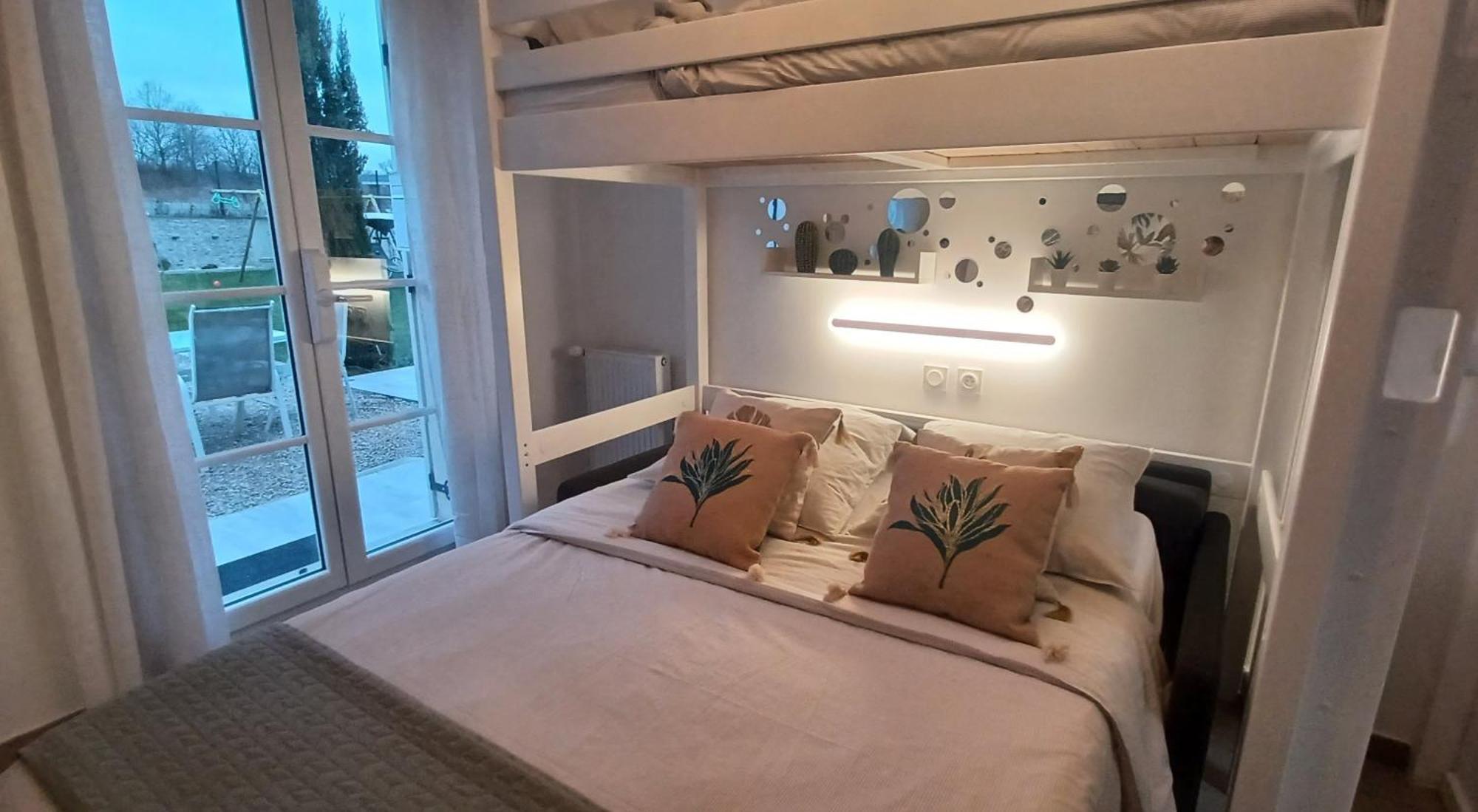 Luminary Night Suite Монтеврен Екстериор снимка