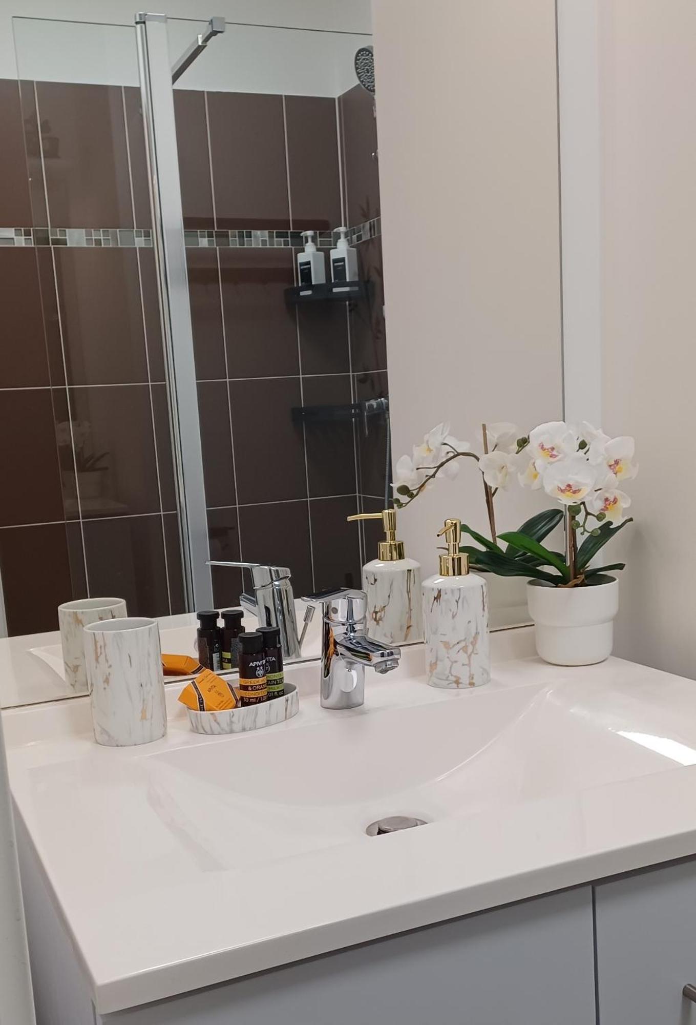 Luminary Night Suite Монтеврен Екстериор снимка