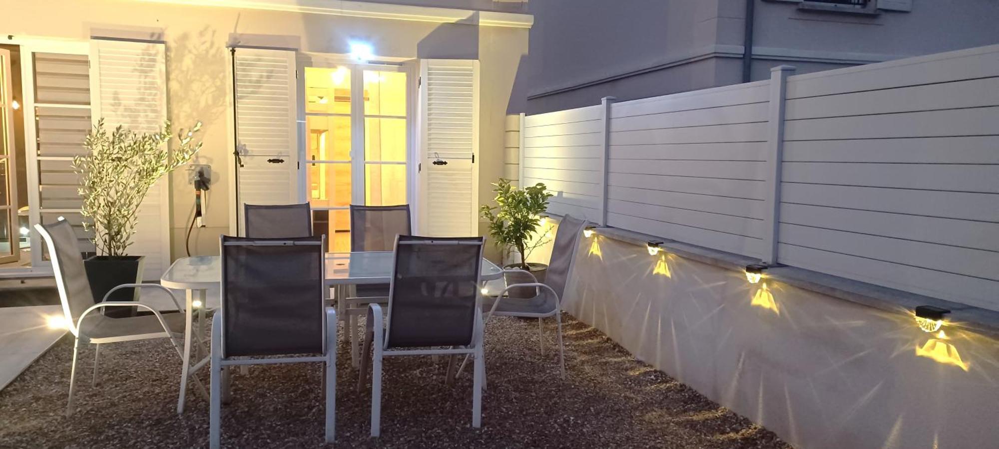 Luminary Night Suite Монтеврен Екстериор снимка